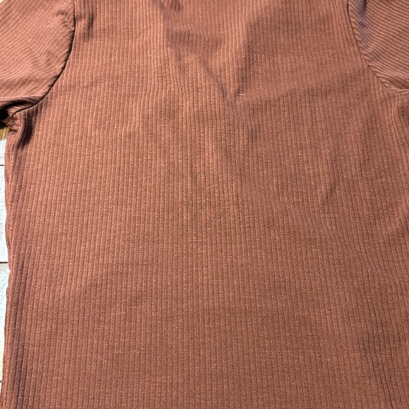 "Brown Crop Top - Women's Size Small, Short Sleeve, Unbranded Chic" - Picture 4 of 6